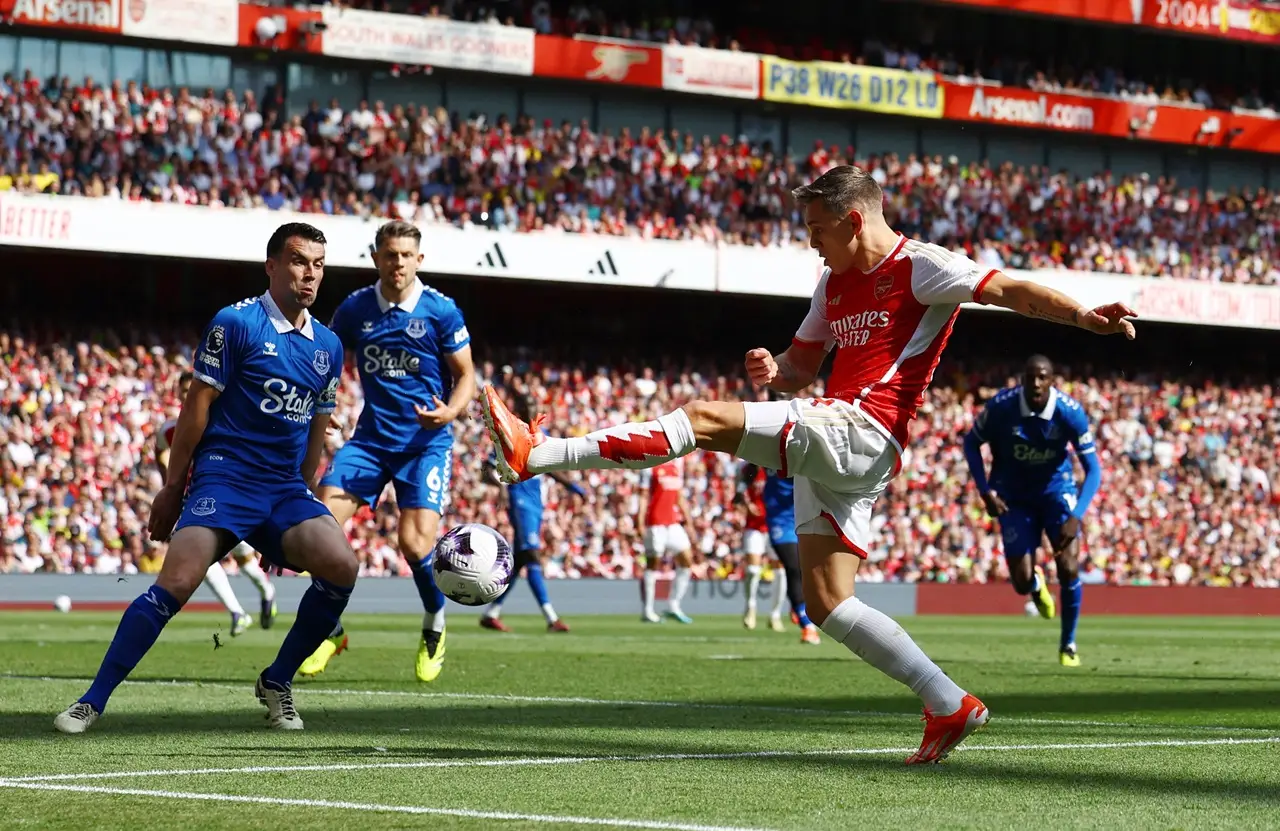 Menang 2-1 atas Everton,...