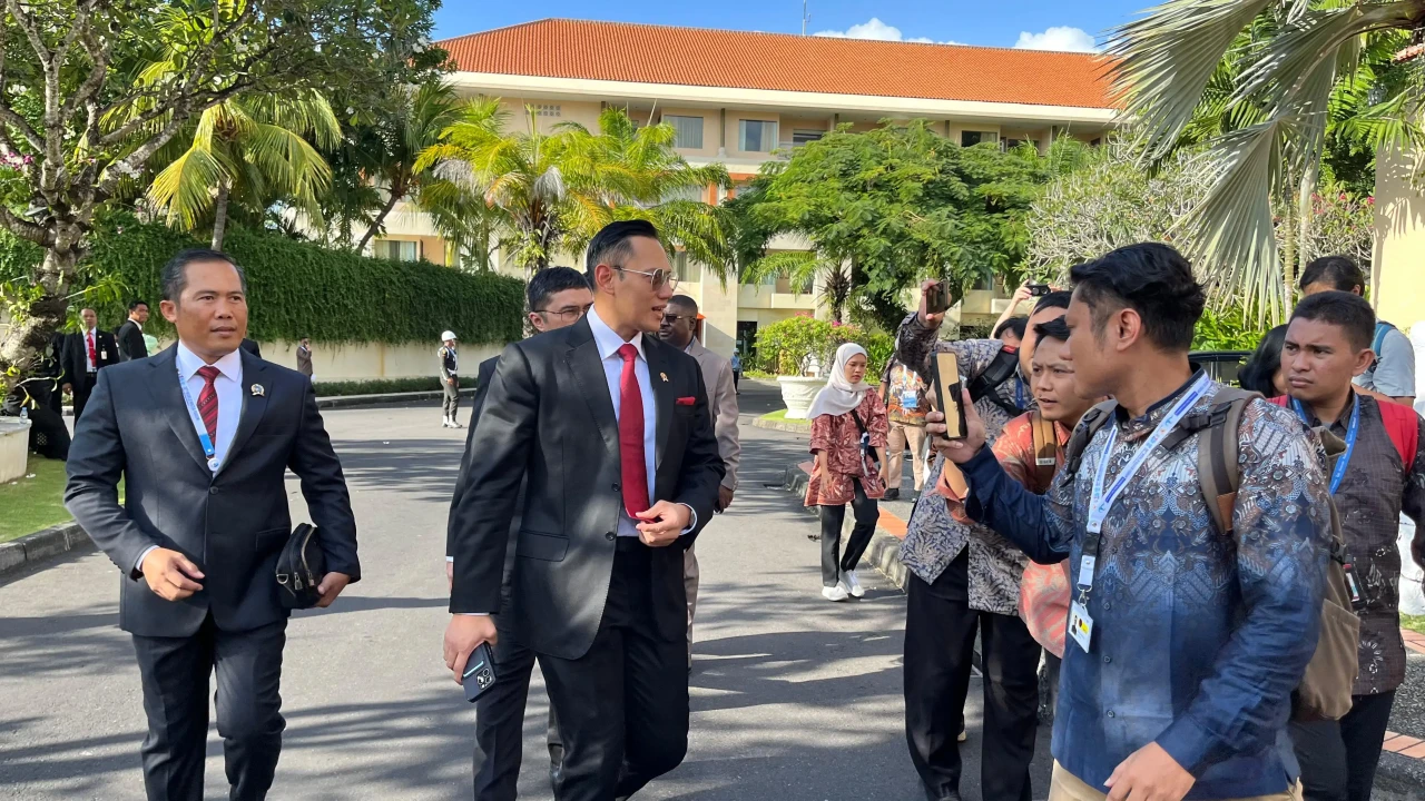 Potret Menteri AHY Jalan...
