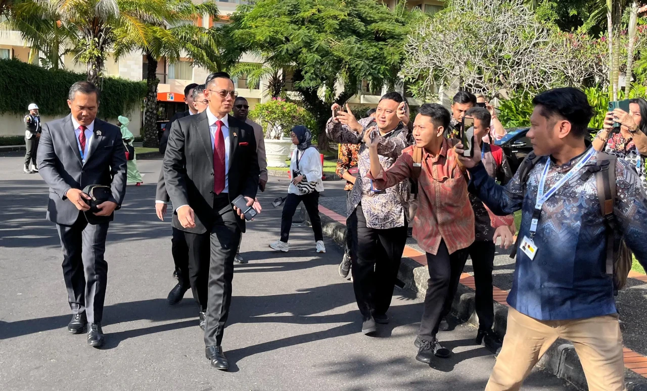 Potret Menteri AHY Jalan...