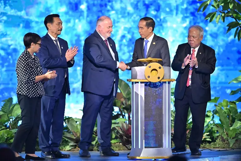 Presiden Jokowi Buka...