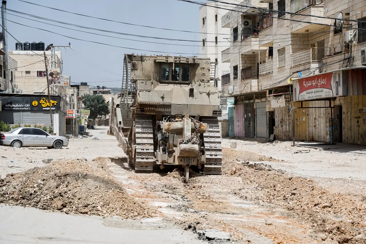 Alat Berat Militer Israel...