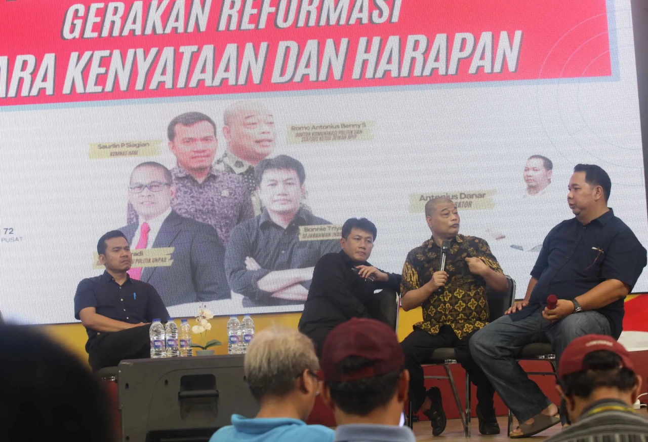 Diskusi Catatan 26 Tahun...