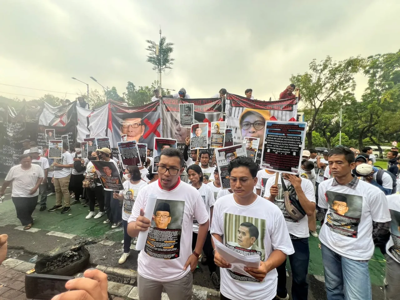 Ratusan Karyawan Polo...