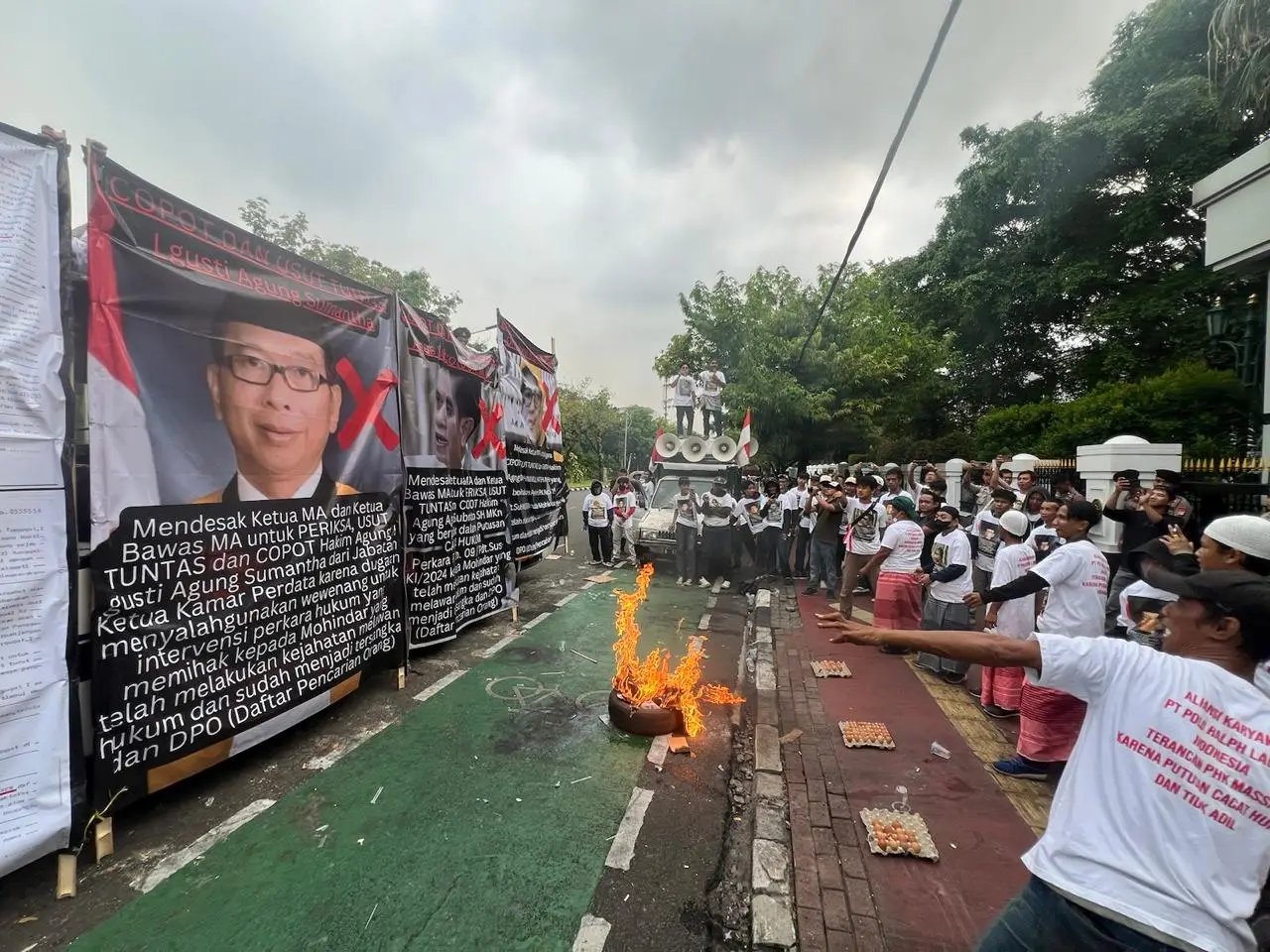 Ratusan Karyawan Polo...
