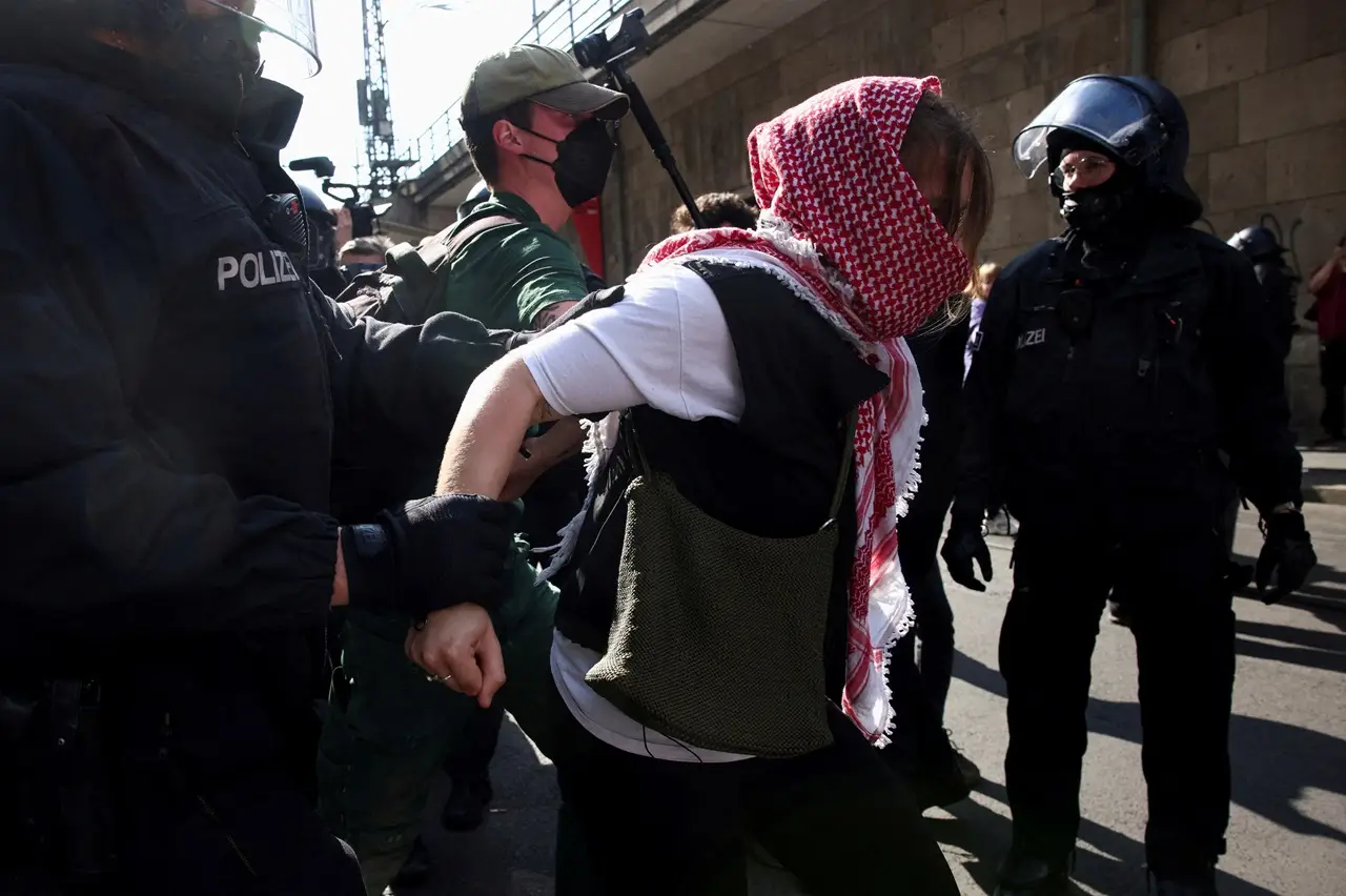 Demonstran Pro-Palestina...