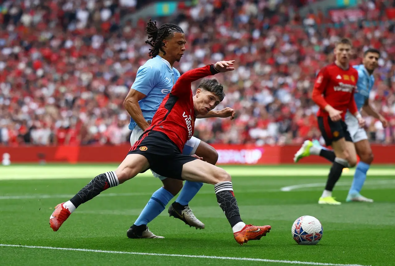 Hajar Man City 2-1,...