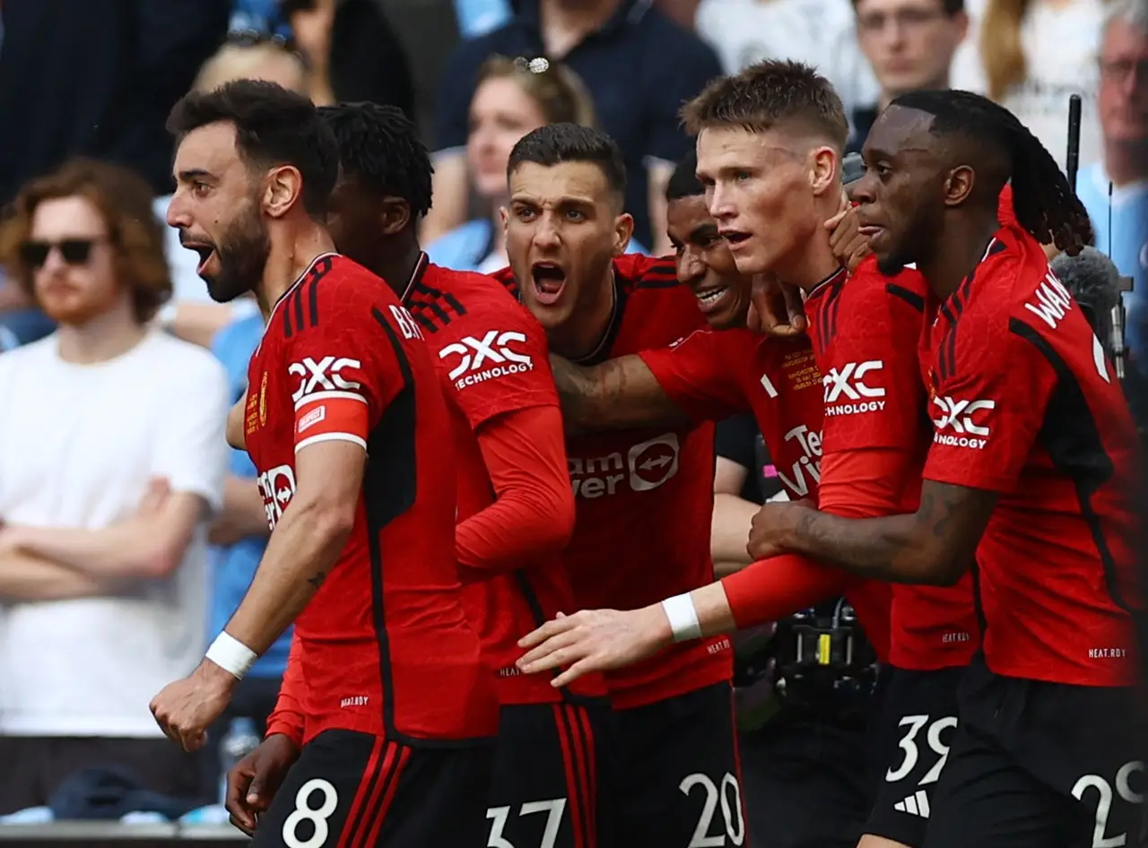 Hajar Man City 2-1,...