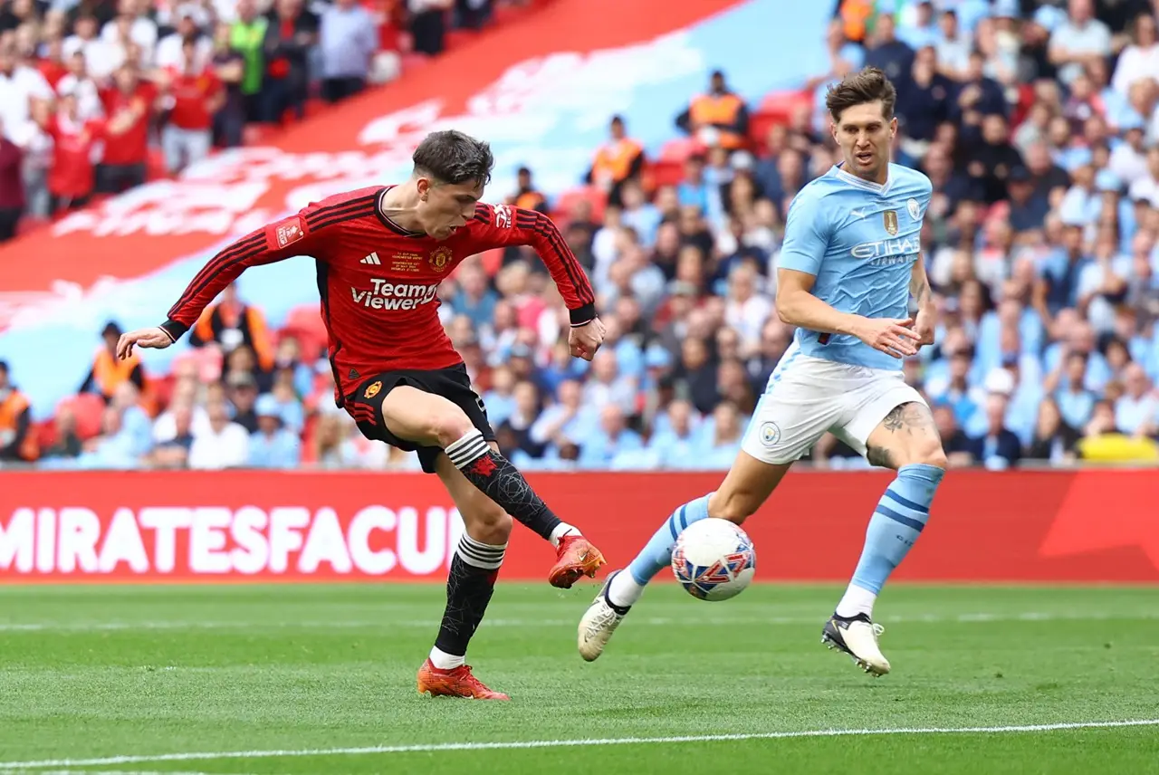 Hajar Man City 2-1,...
