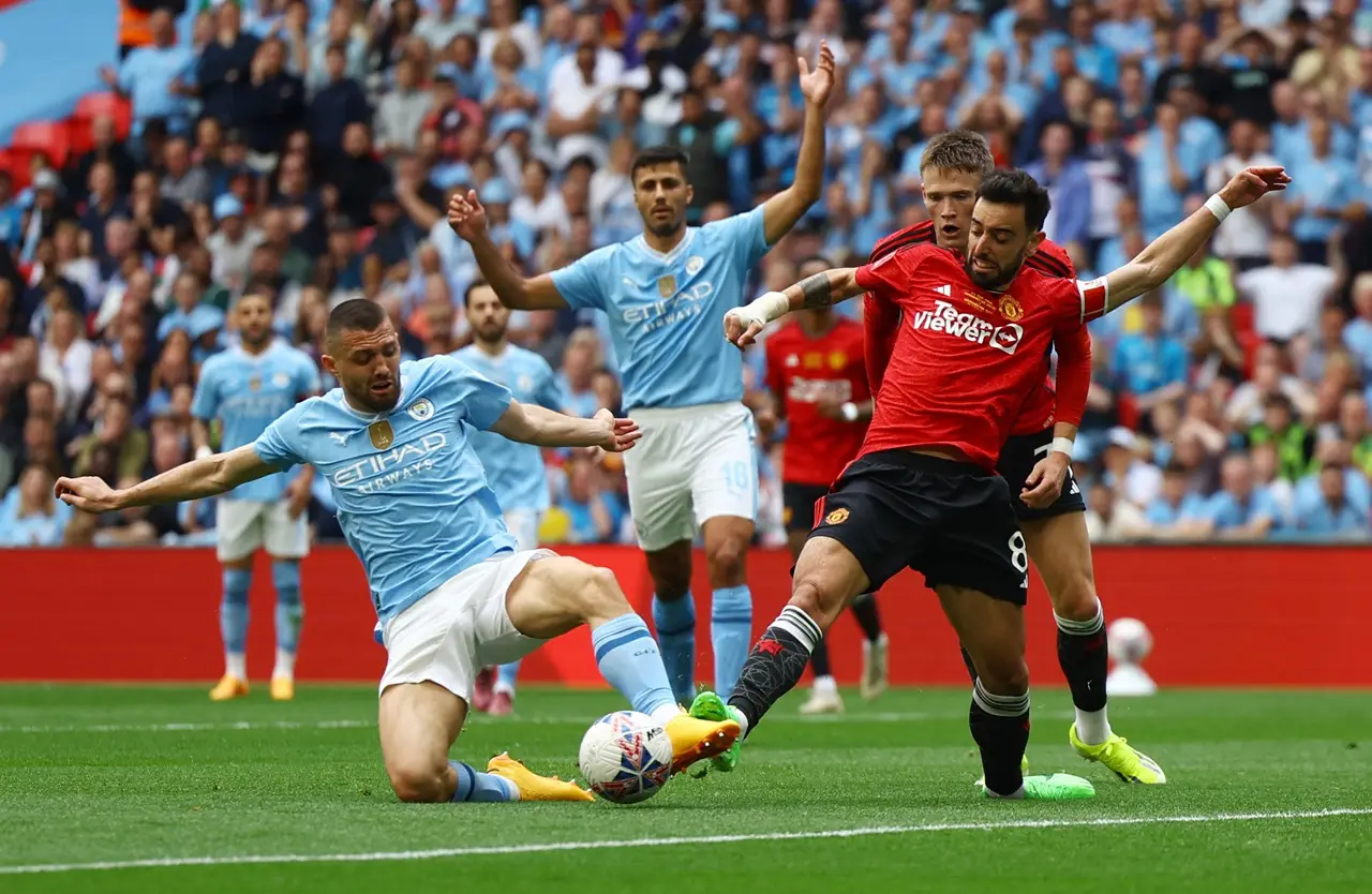 Hajar Man City 2-1,...