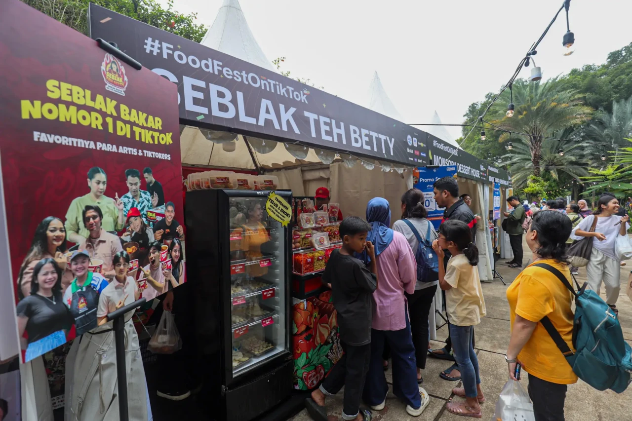 Berburu Kuliner Viral...