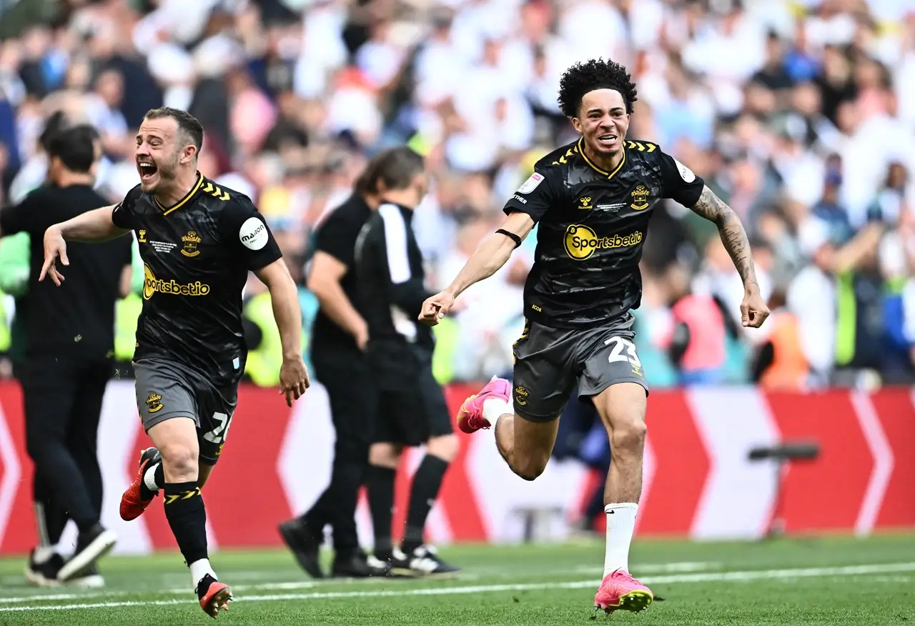 Bungkam Leeds, Southampton...