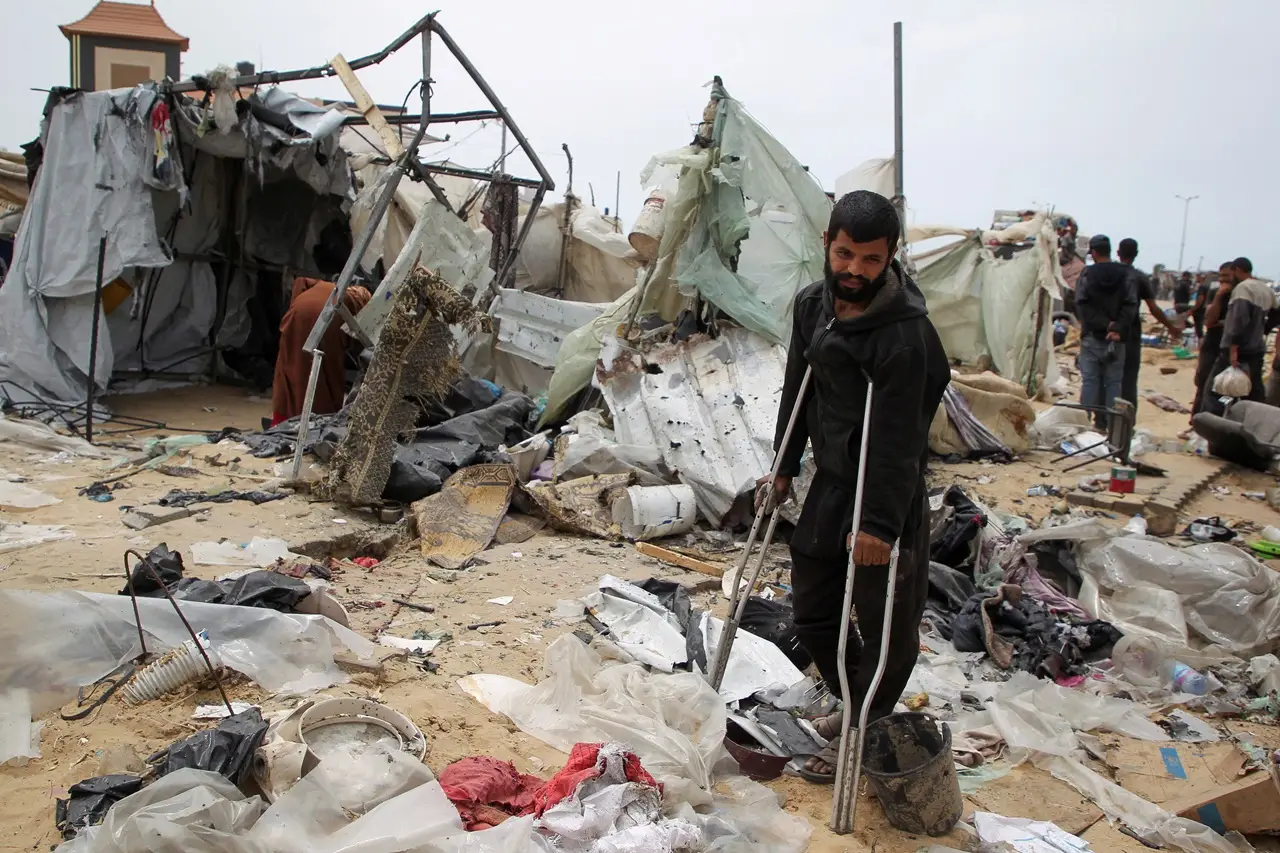 Warga Palestina di Rafah...