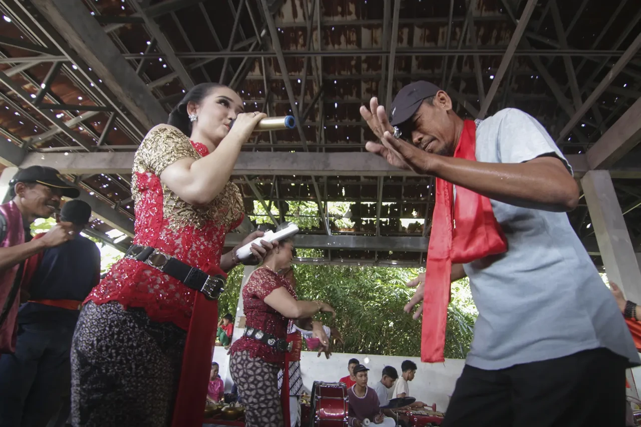Tradisi Sedekah Bumi...