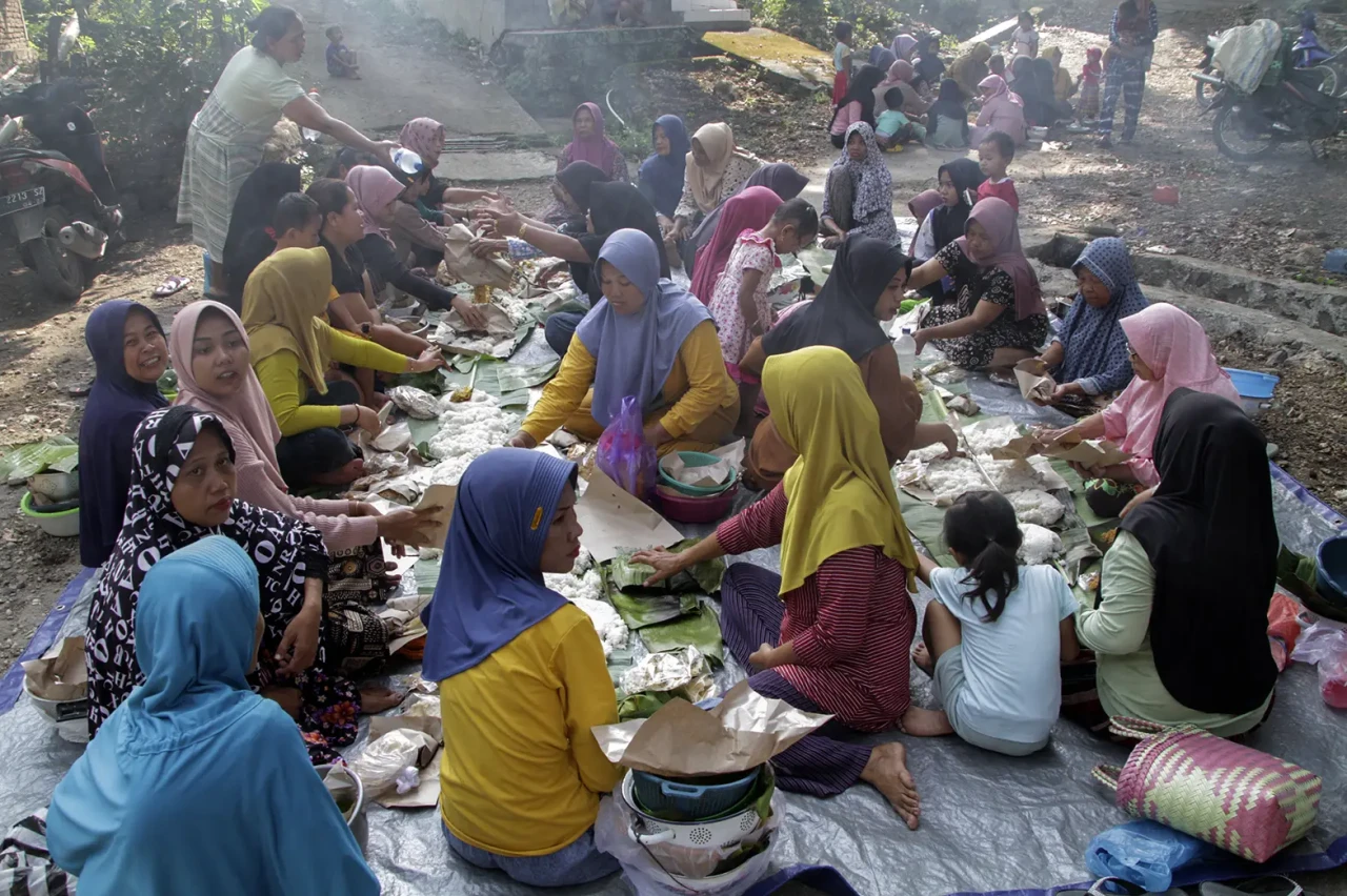 Tradisi Sedekah Bumi...