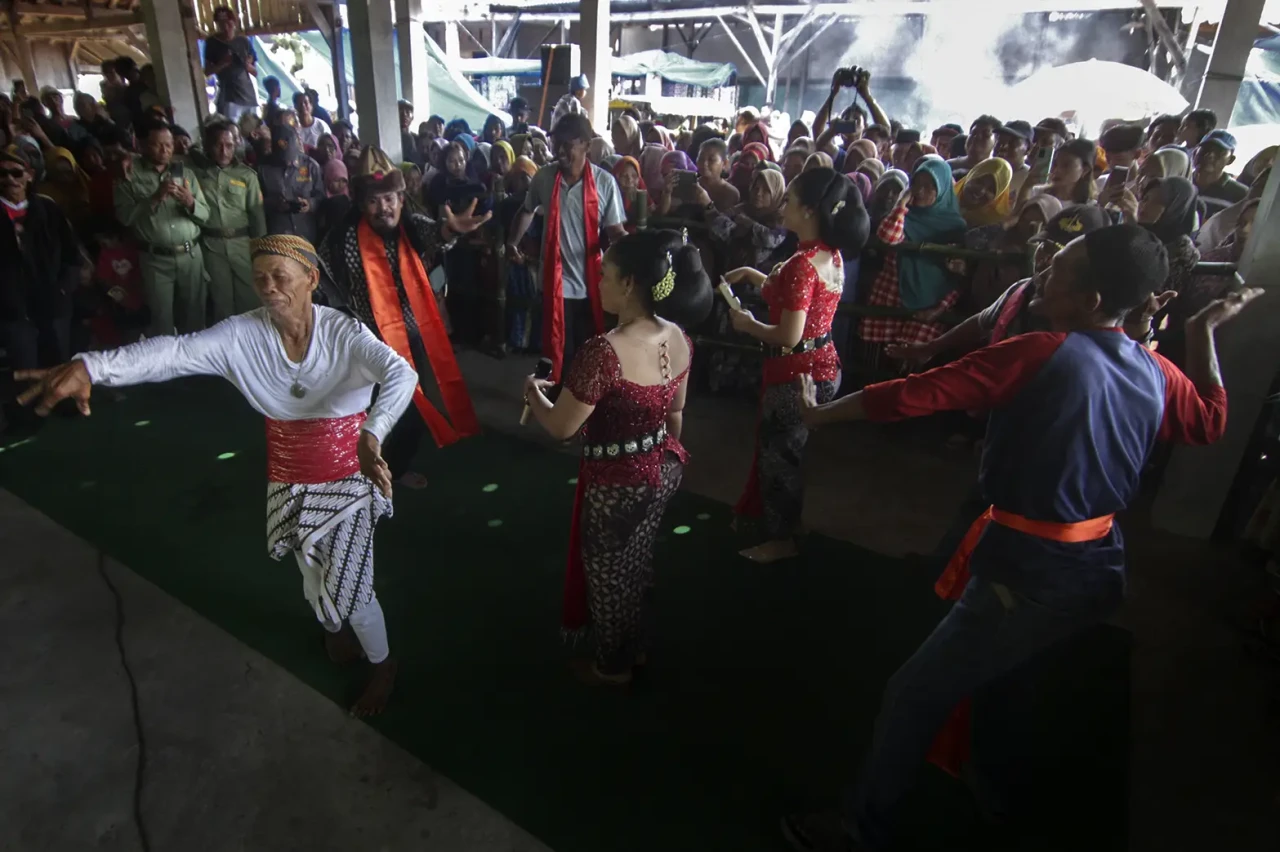 Tradisi Sedekah Bumi...