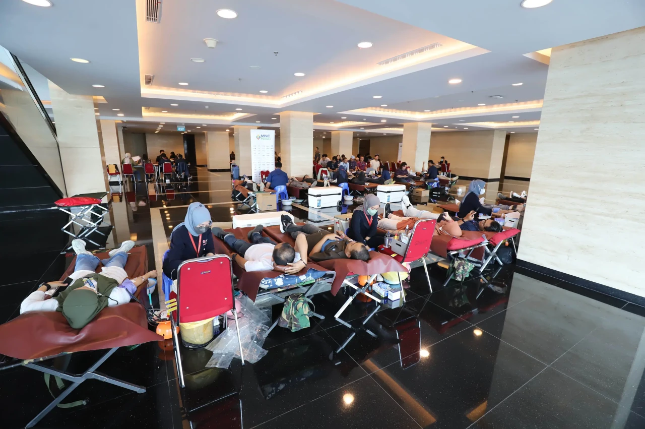 MNC Peduli dan PMI Depok...