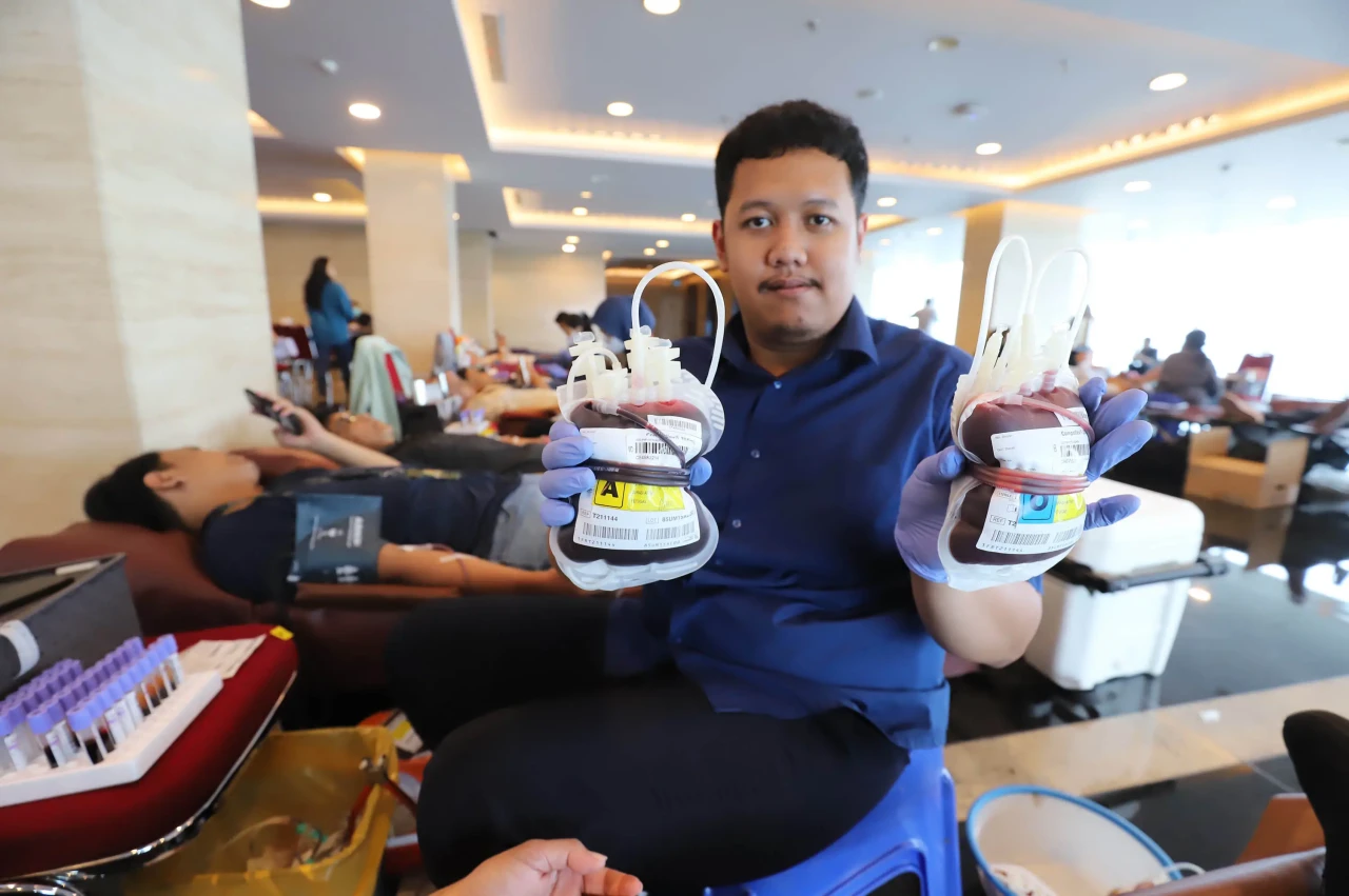 MNC Peduli dan PMI Depok...