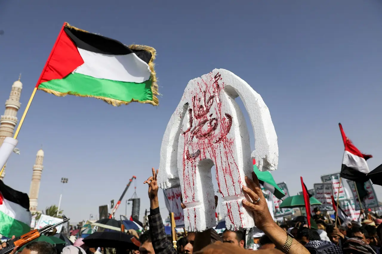 Tak Lelah Bela Palestina,...