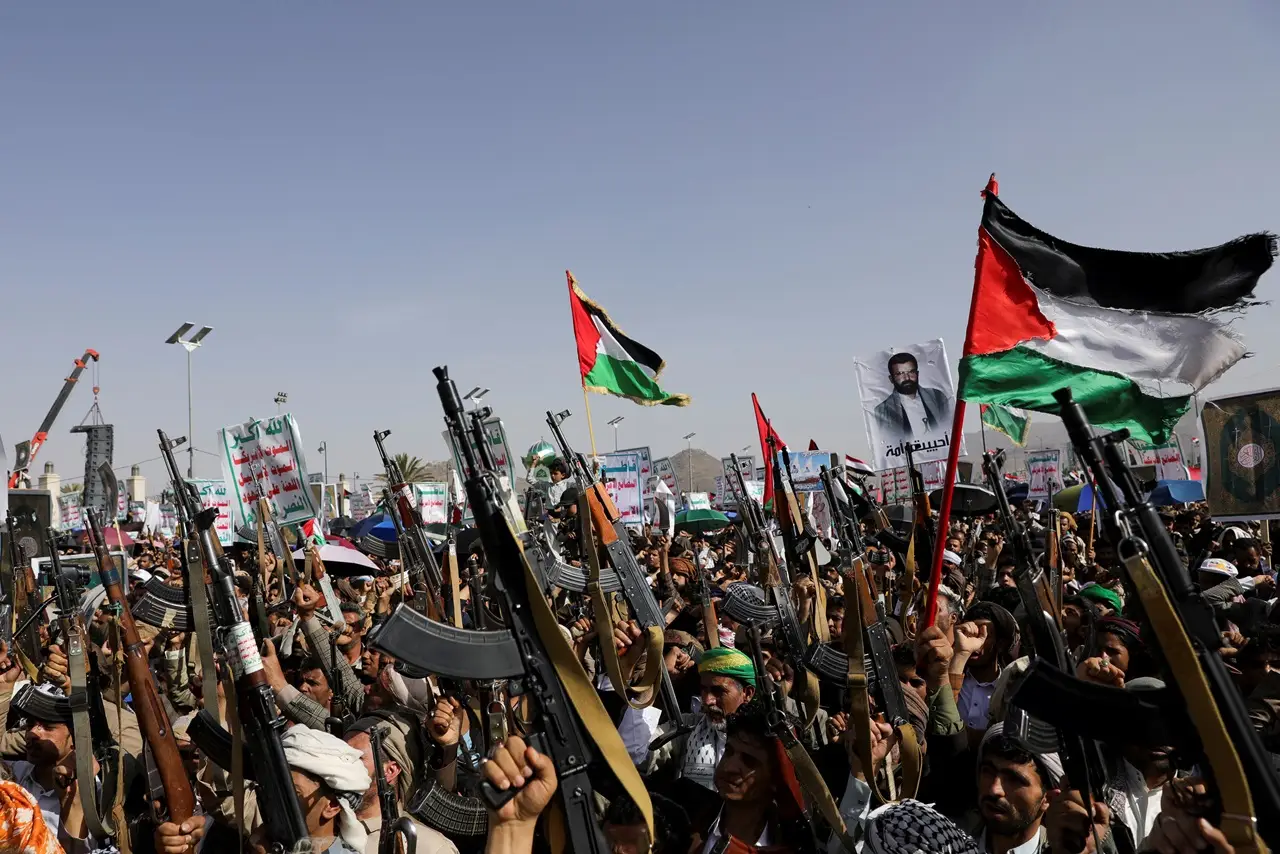 Tak Lelah Bela Palestina,...