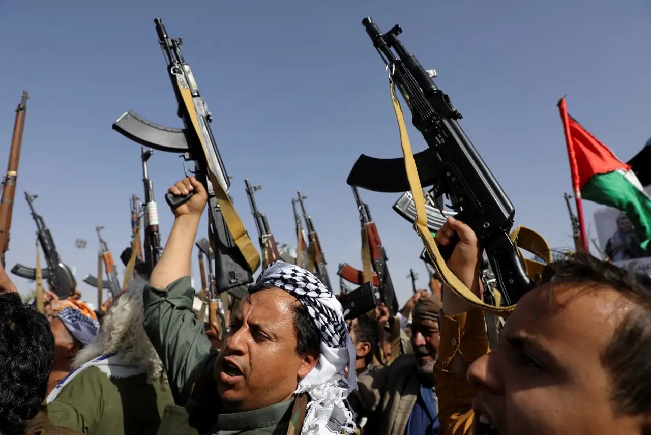 Tak Lelah Bela Palestina,...