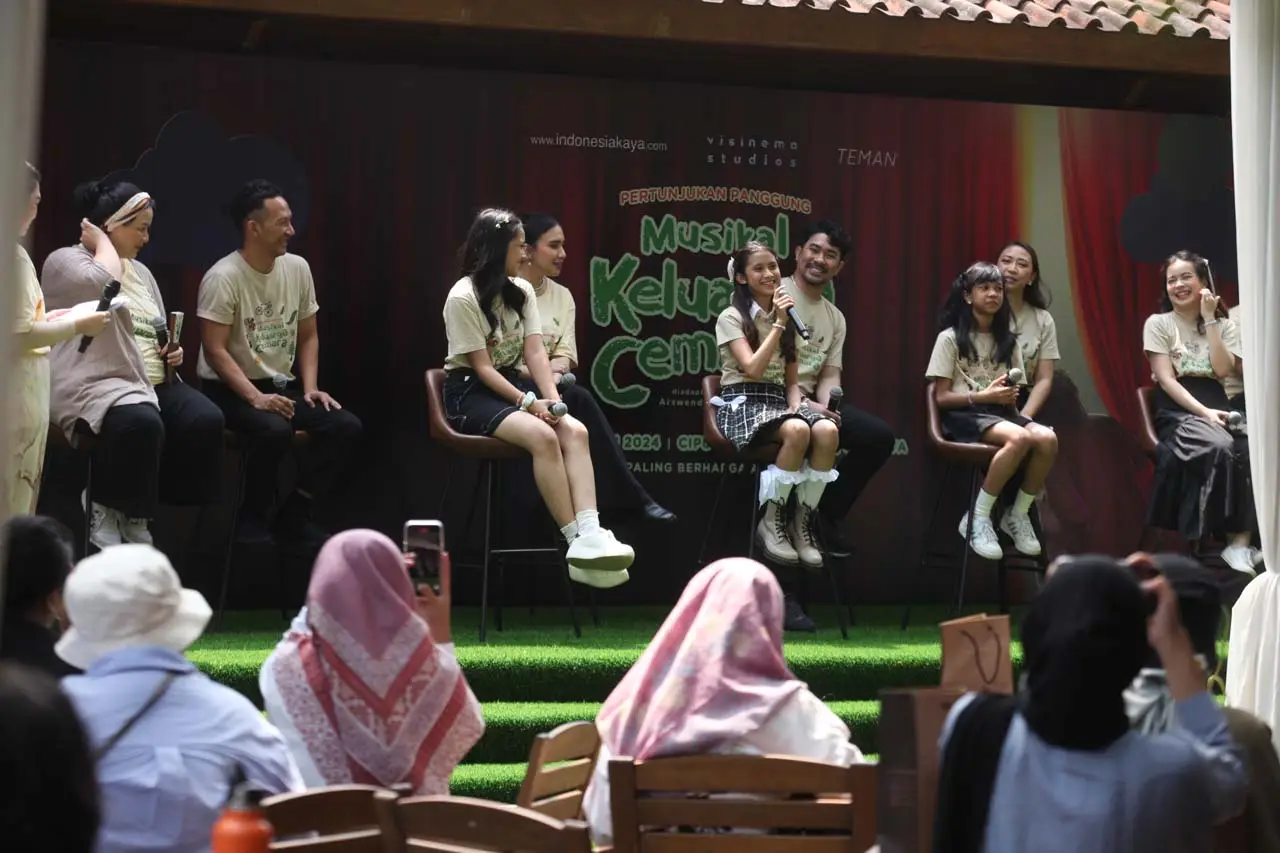 Jelang Pertunjukan Panggung...