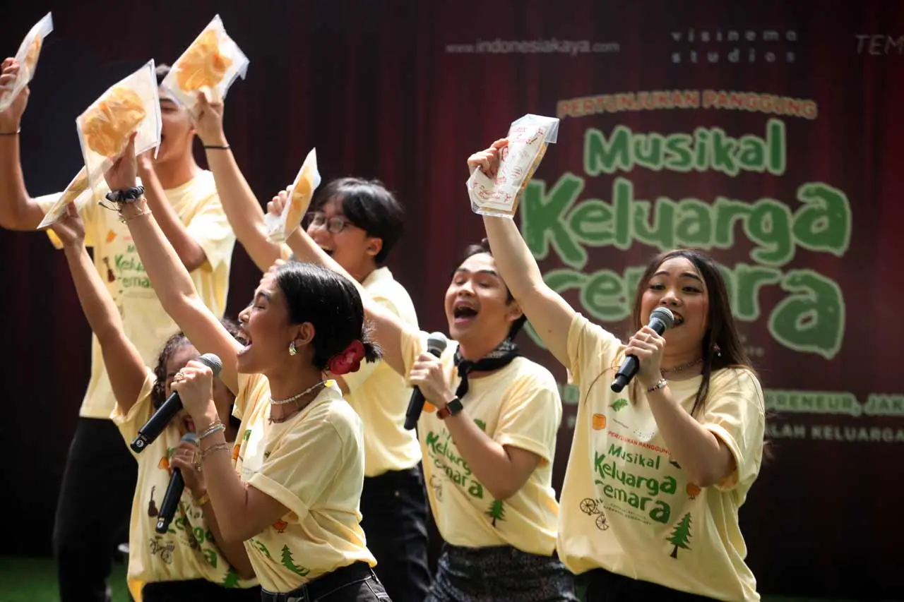 Jelang Pertunjukan Panggung...