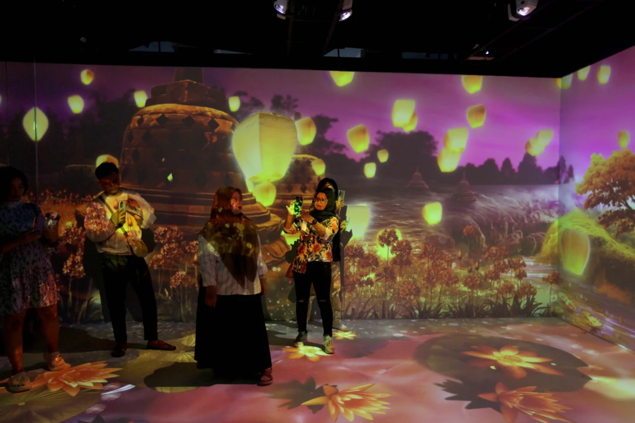 Pertunjukan Video Mapping...