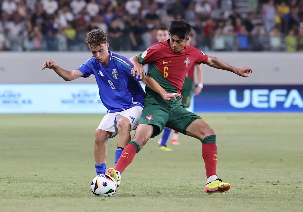 Kalahkan Portugal 3-0,...