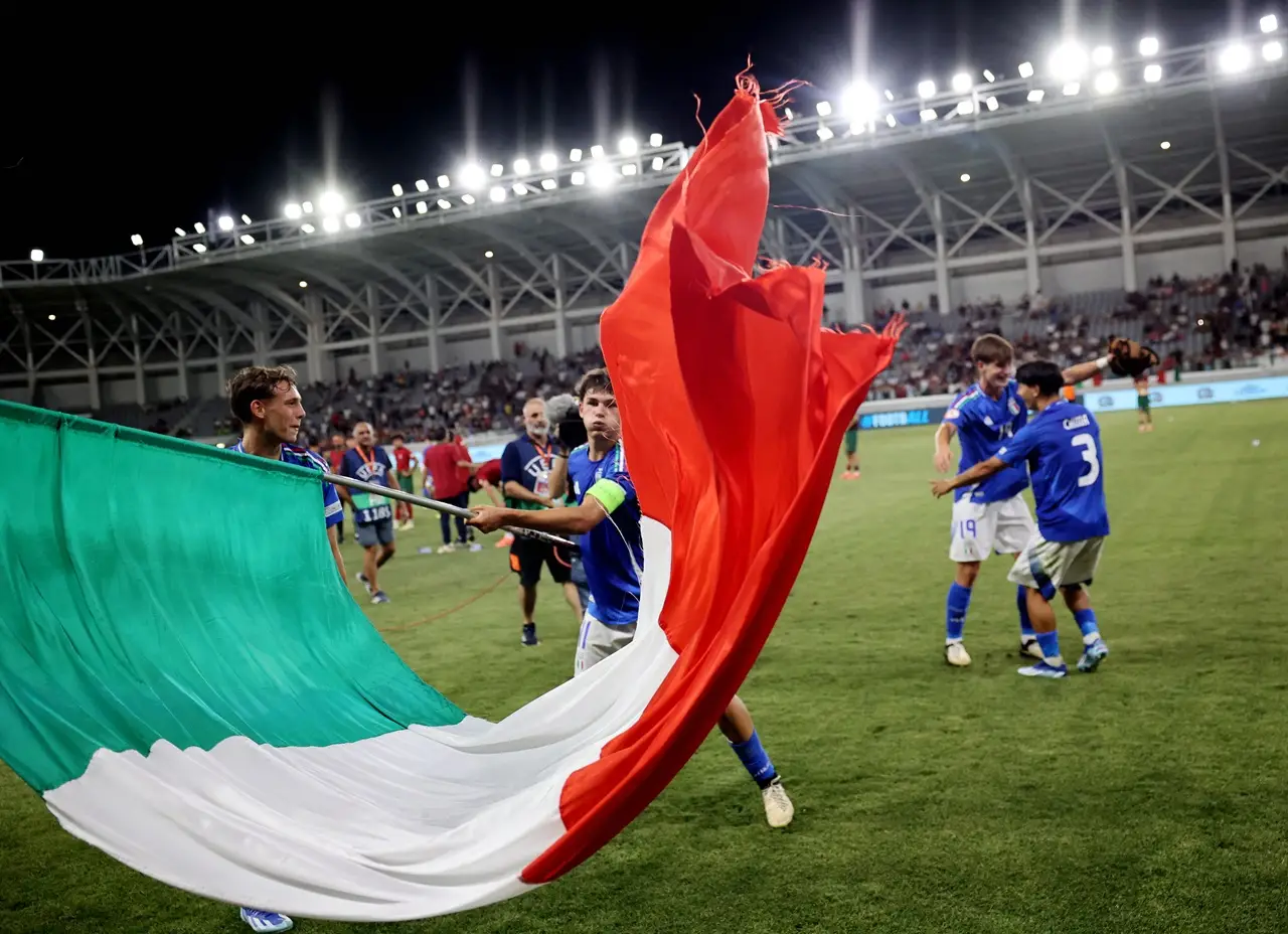 Kalahkan Portugal 3-0,...