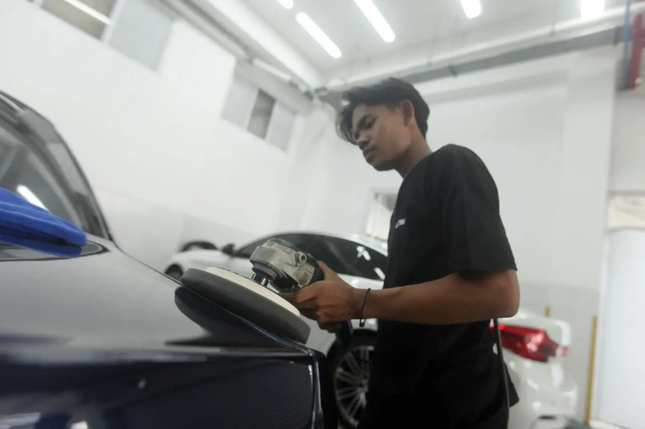 Melihat Bengkel Resmi...