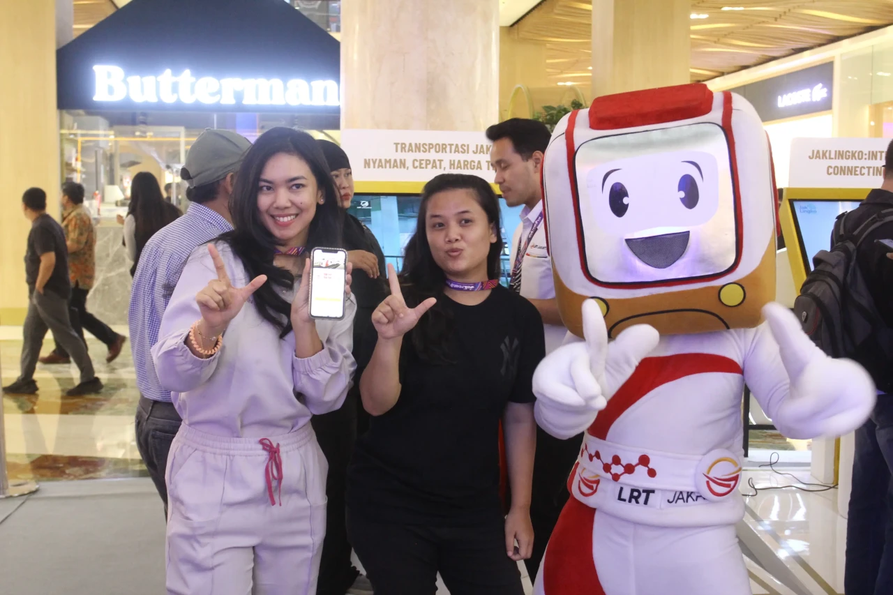 LRT Jakarta Buka Booth...