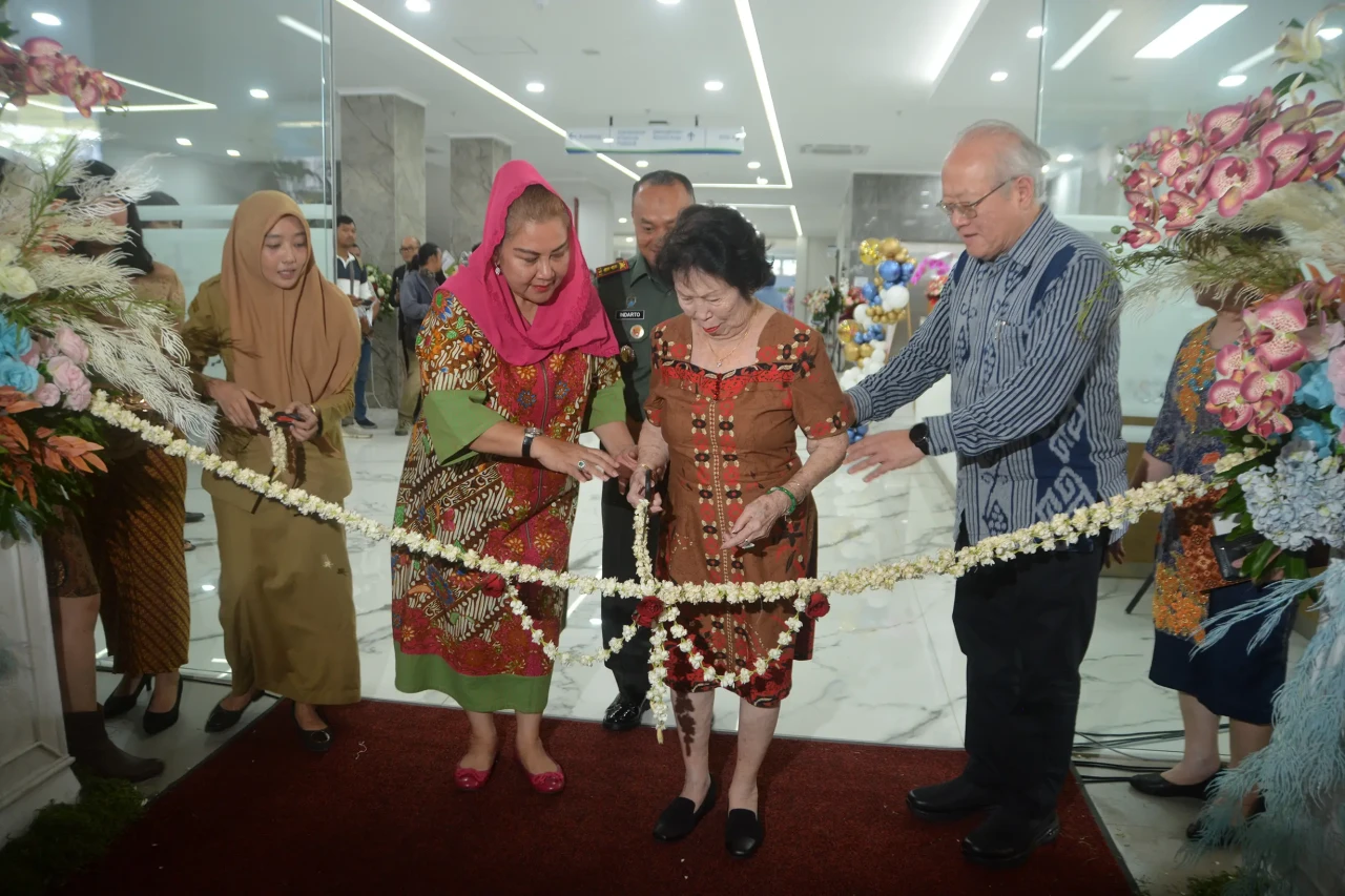 Atraksi Barongsai Ramaikan...