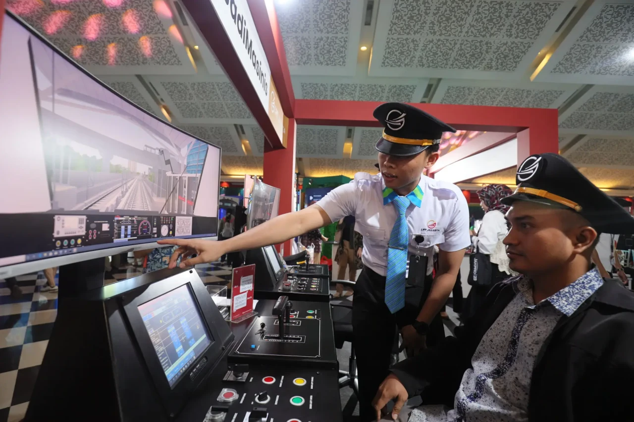 Menjajal Simulator Masinis...