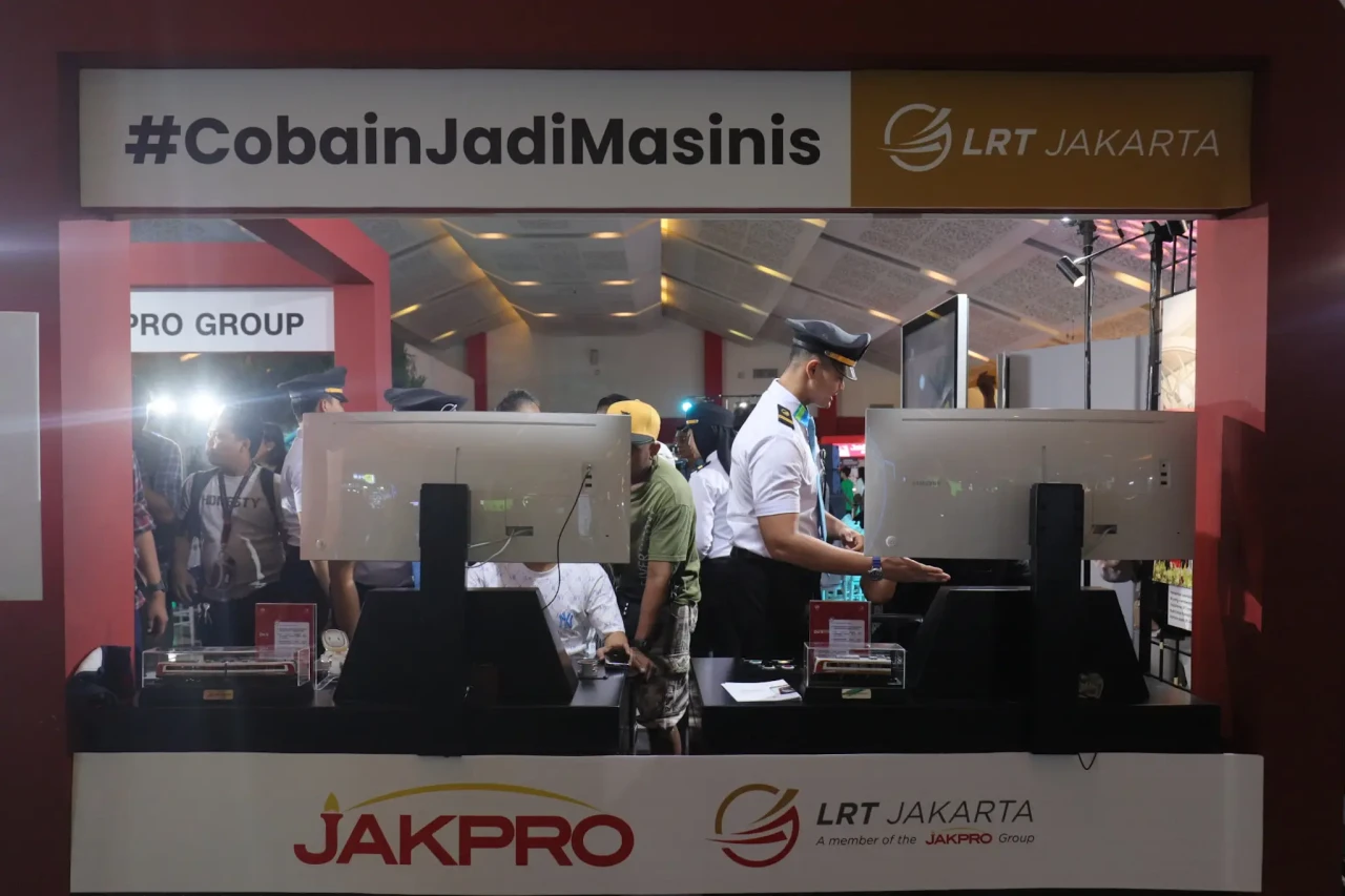 Menjajal Simulator Masinis...