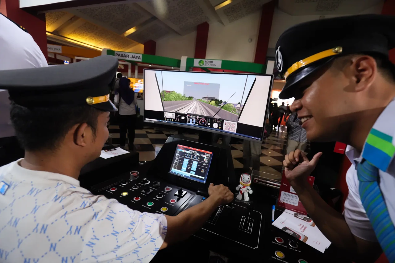 Menjajal Simulator Masinis...