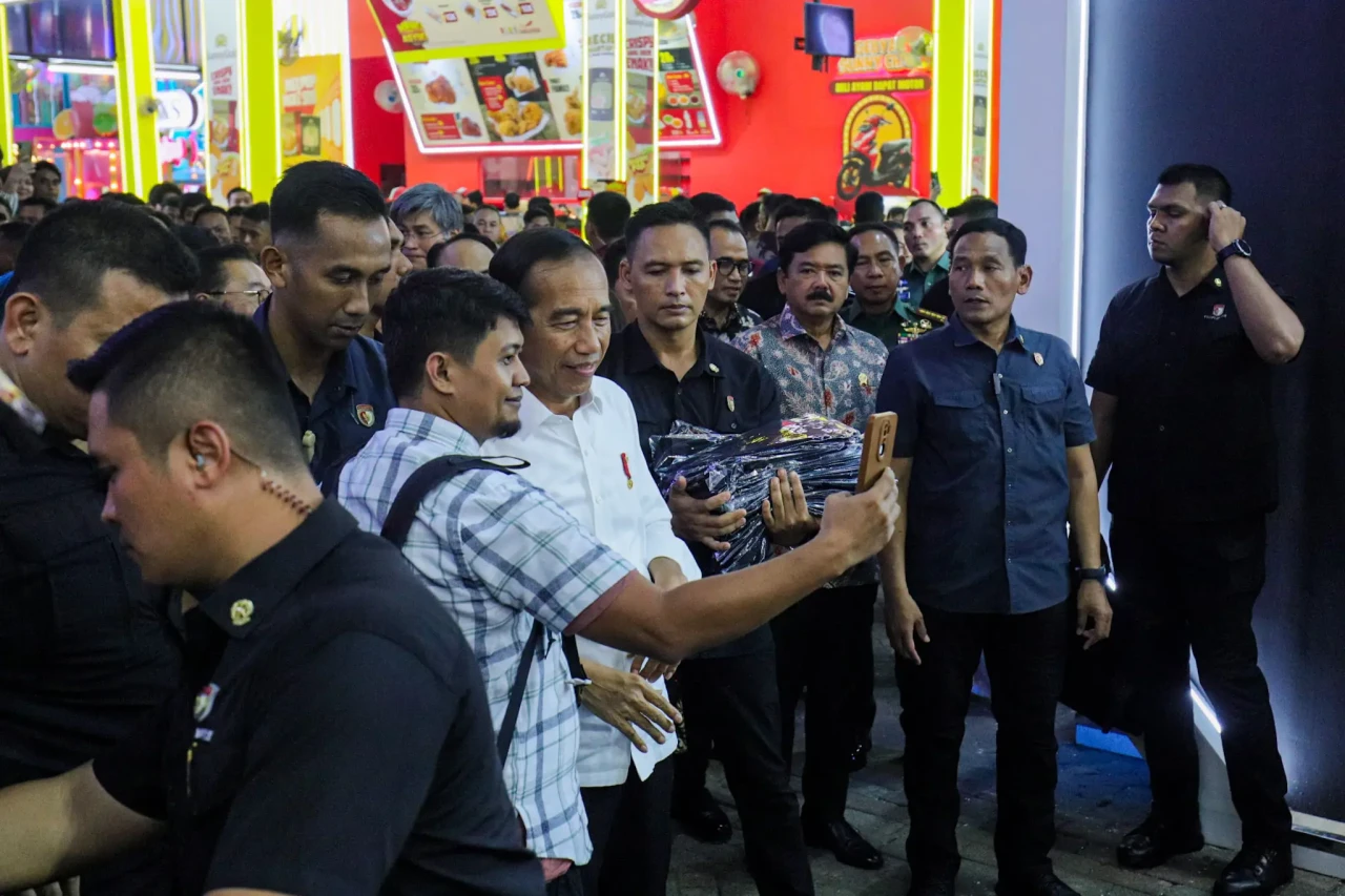 Presiden Jokowi Buka...