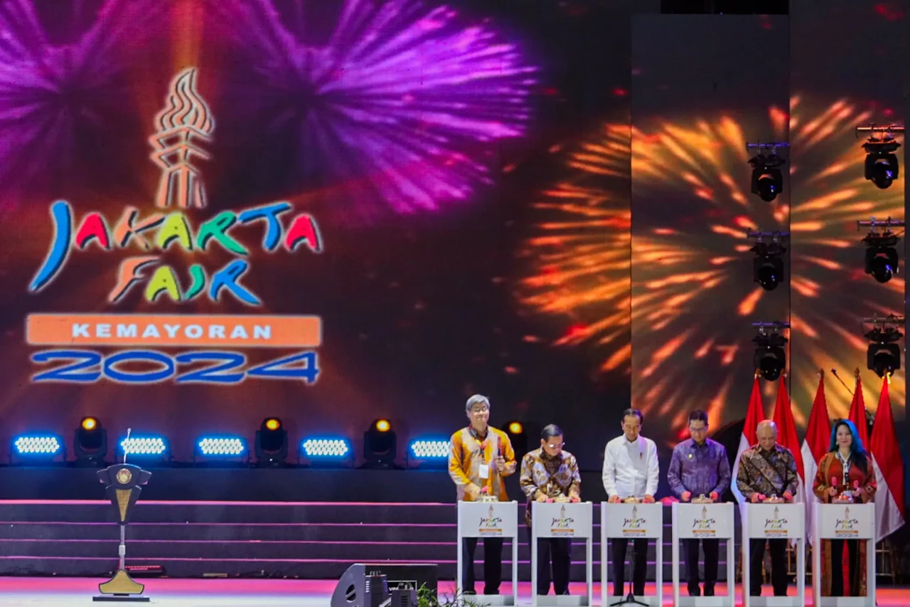 Presiden Jokowi Buka...