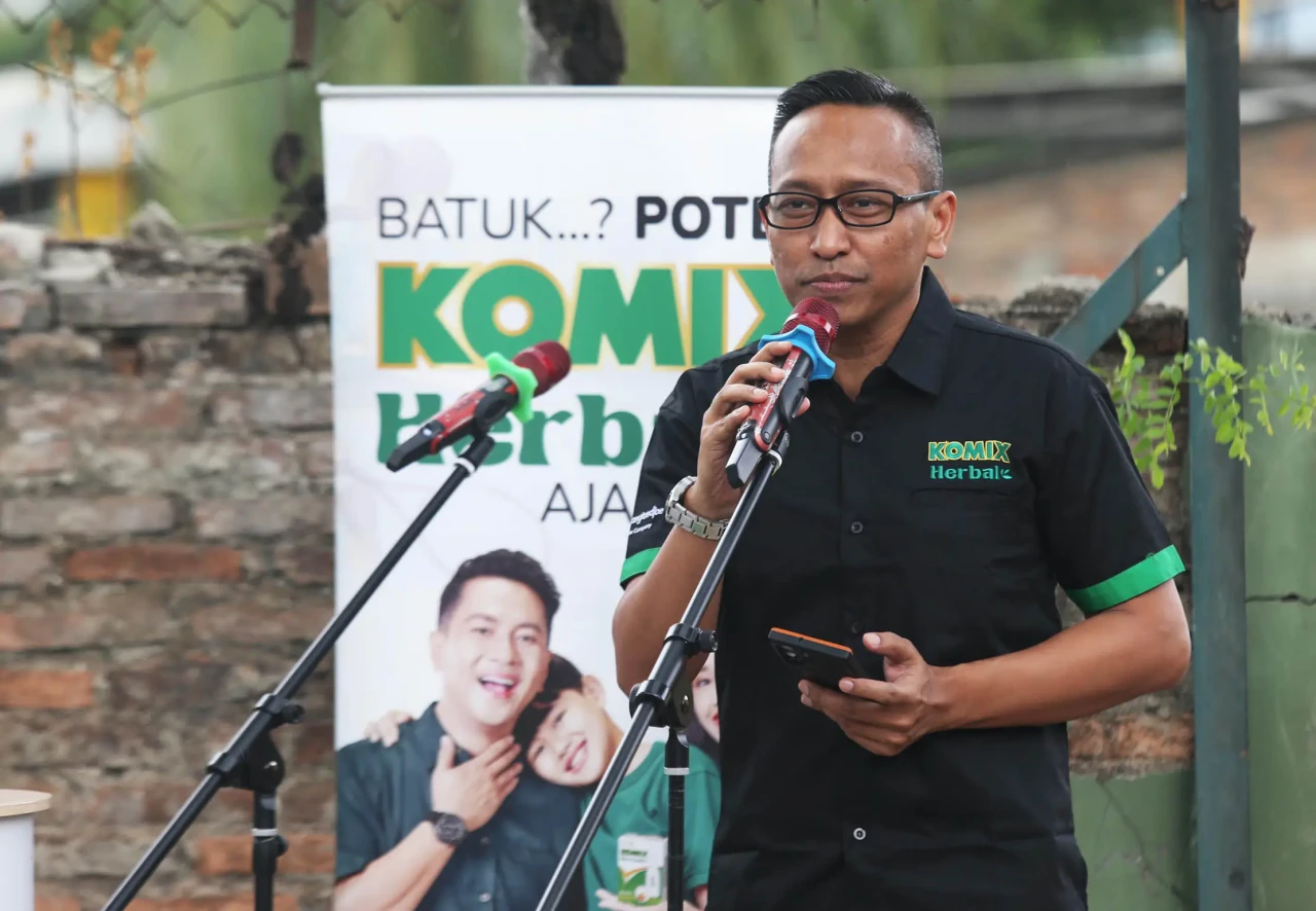 Komix Herbal Serahkan...