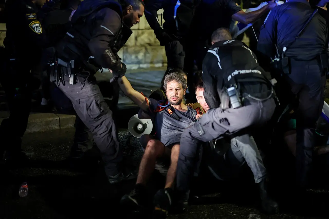 Yerusalem Memanas, Polisi...