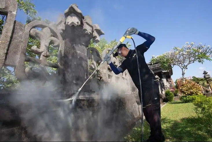 Karcher Bersihkan Bajra...