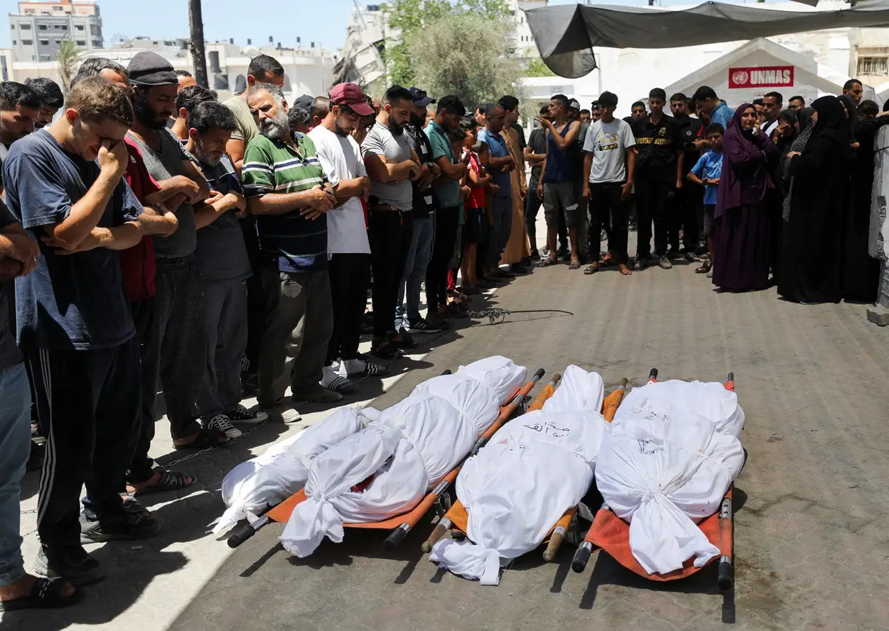 45 Warga Palestina di...