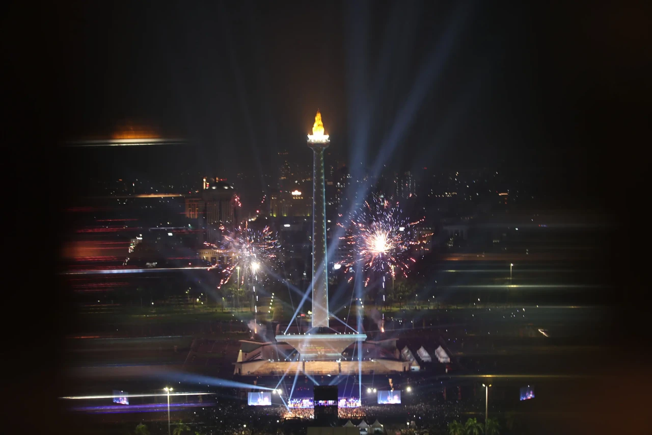 Gemerlap Perayaan Malam...