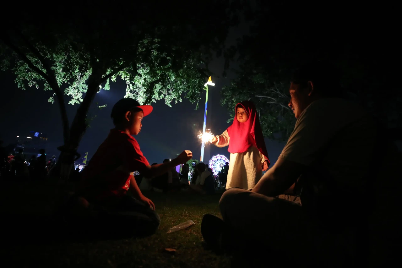 Gemerlap Perayaan Malam...