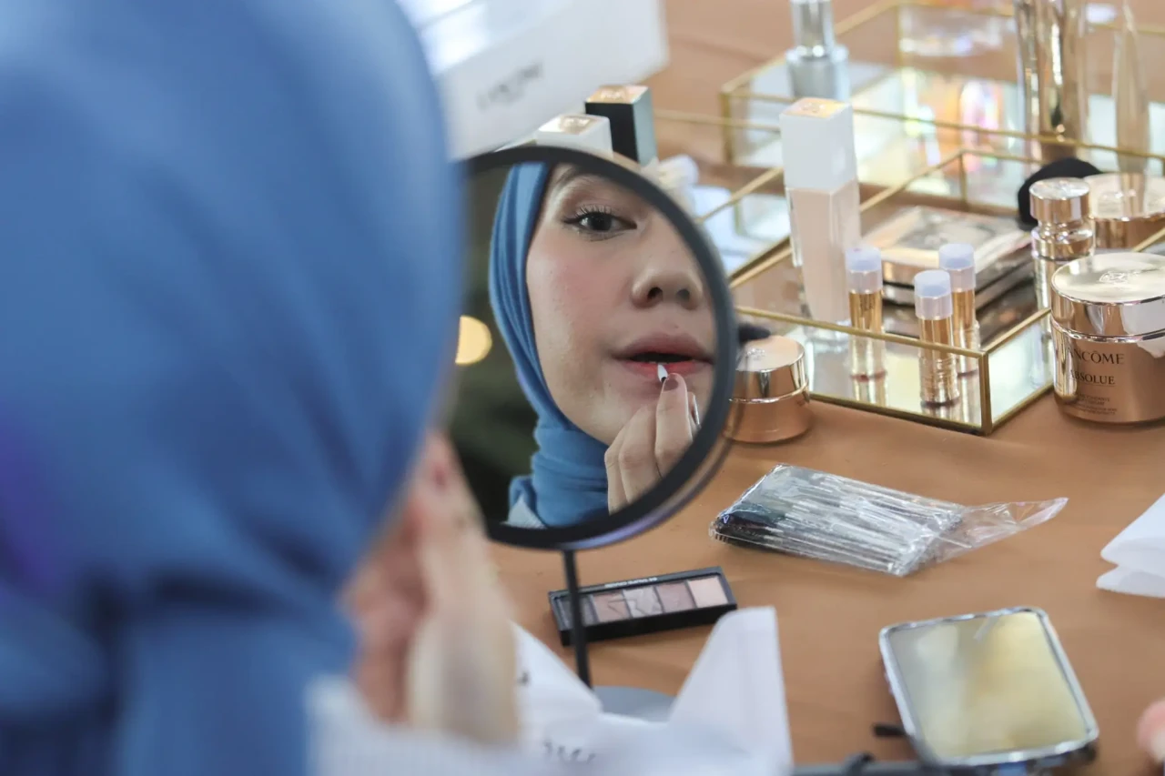 Membangun Citra Diri...