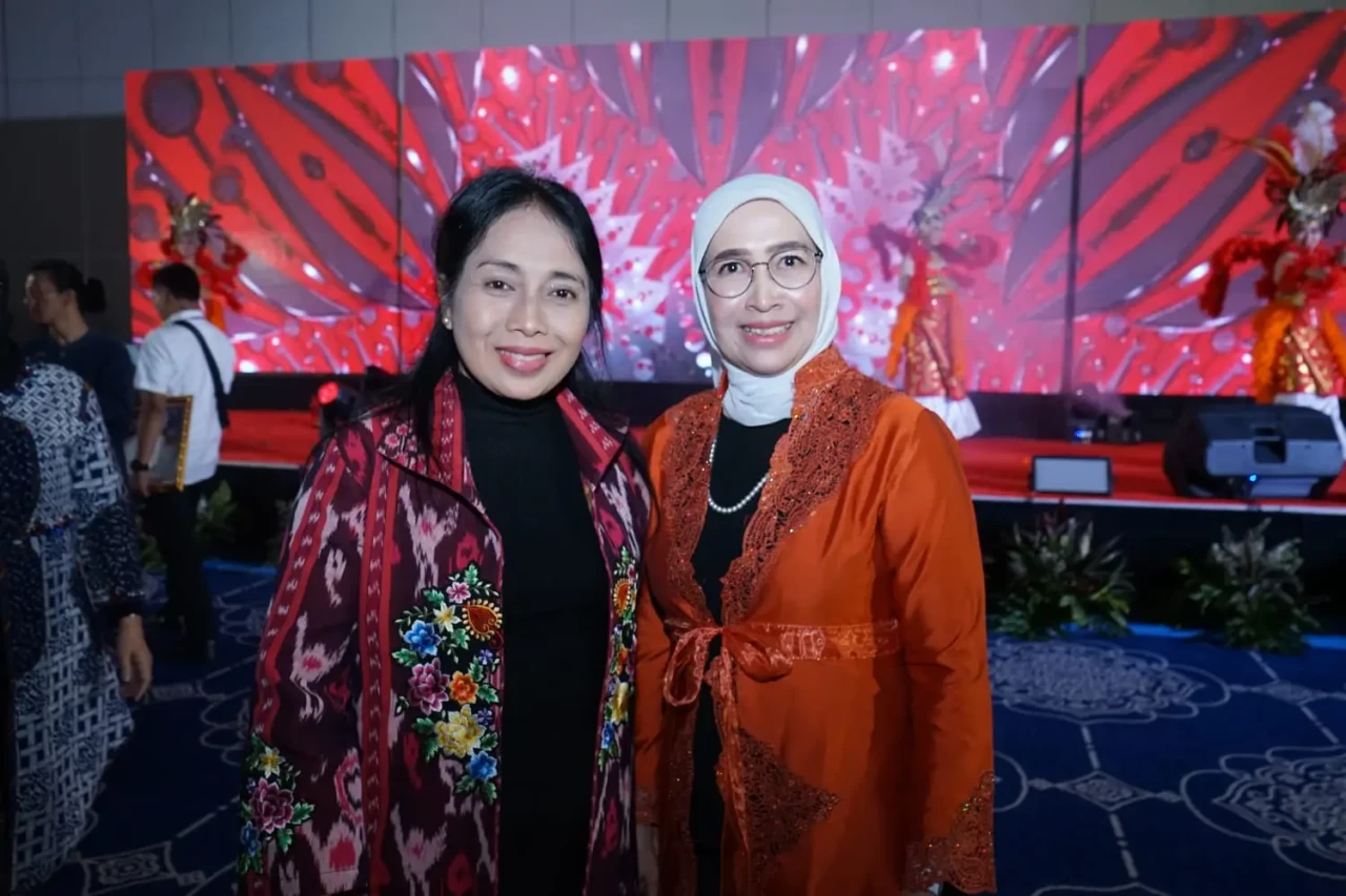Diana Dewi Raih Penghargaan...