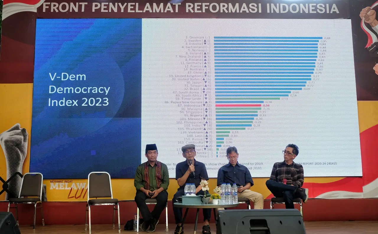 Diskusi Publik Membongkar...