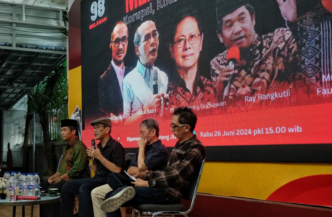 Diskusi Publik Membongkar...