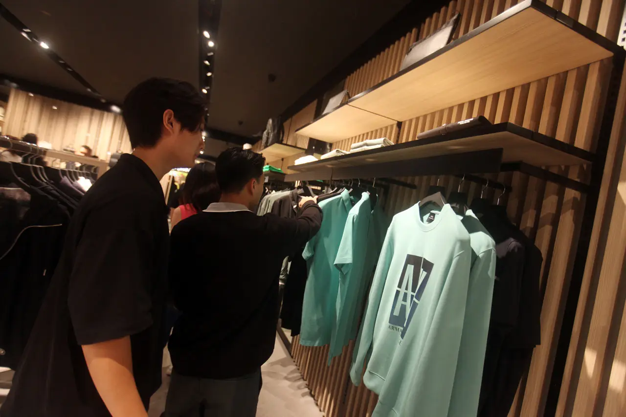 Armani Buka Gerai Pertamanya...
