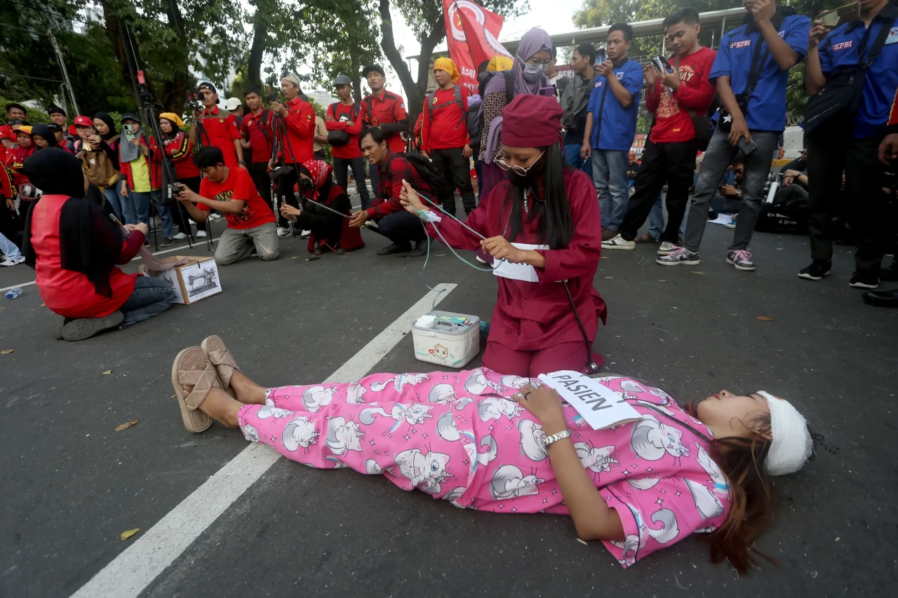 Aksi Teatretikal Buruh...