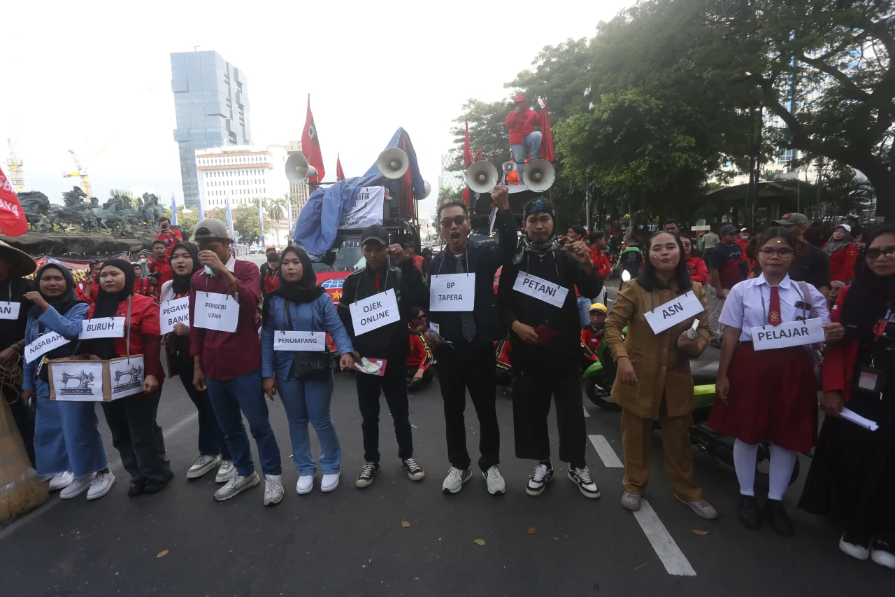 Aksi Teatretikal Buruh...